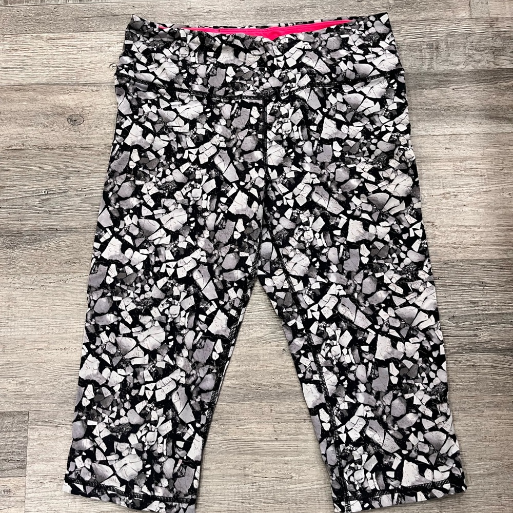 VSX Sport Black and White Patterned Capri Leggings